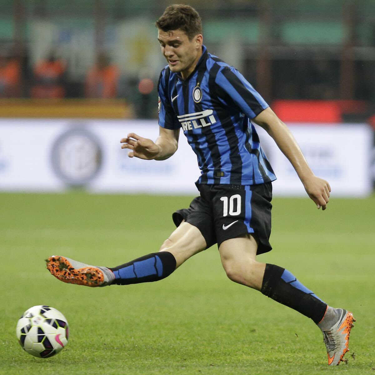 He then moved to Inter Milan on January 31 2013 (Unknown fee). Mateo wore the number 10 jersey at Inter (Previously worn by Weislej Sneijder). He made his debut for Inter against AC Siena 4 days after his arrival.4/11