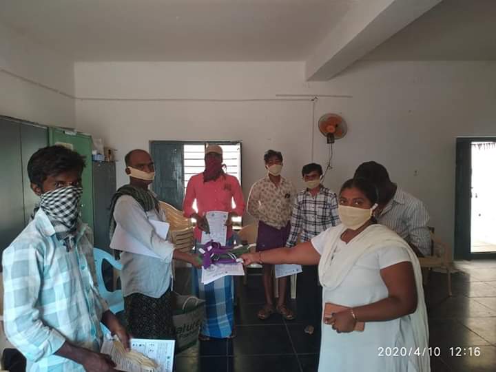 SriAnantapur's tweet image. Today #Mask &amp;amp; #pamplets are Distributed, Create #Awareness program for #Coronovirus@#Nidraghatta_Panchayuthi,#Amarapuram mandal infront of the #Anasuya_Eeranna.@ChandruduIAS @gkd600 @ysjagan @SRKRSajjala @BotchaBSN @AnantapurYSRCP @alurusamba @Iamumaa @AudimulapSuresh @IPR_AP