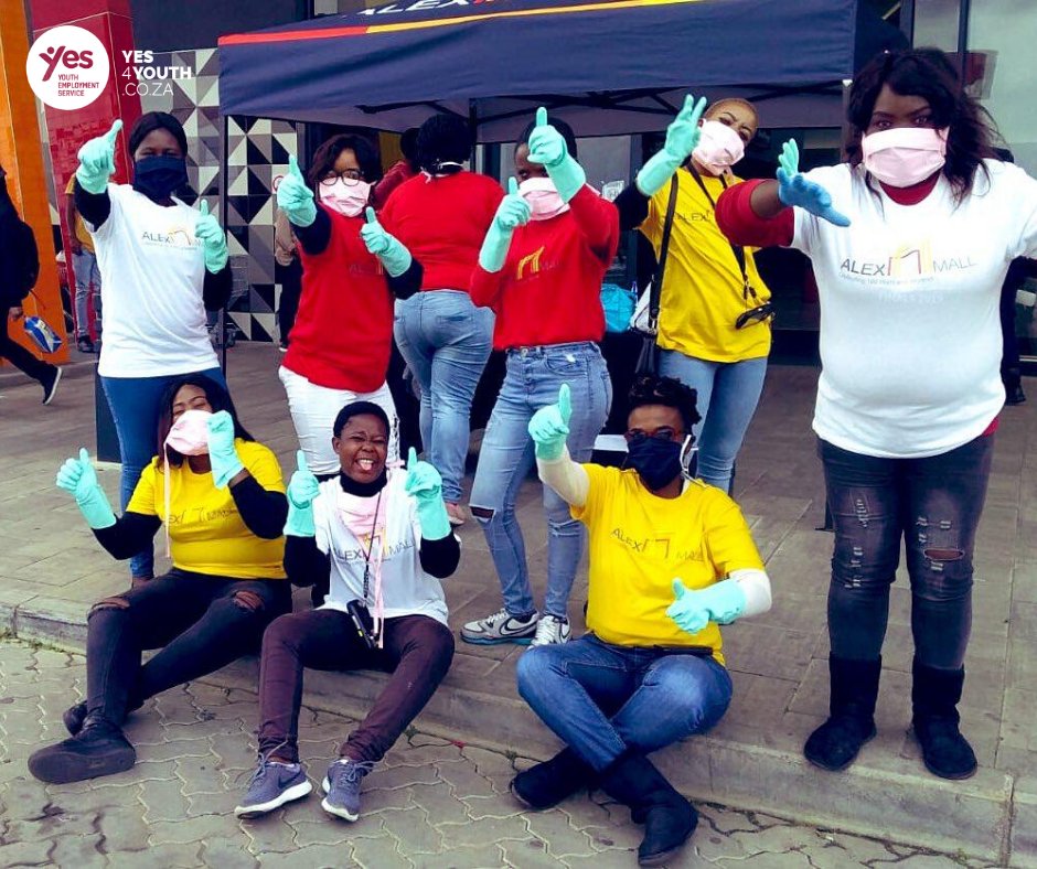 Kudos to Goitse Lecogo 🙌🏾and her @SAYouthAtWork team for helping 2 500 Alexandra township residents #MaskUp 😷 at Alex Mall this afternoon! #SayYES to supporting local seamstresses make #Masks4All thanks to #ExemplarREITail.