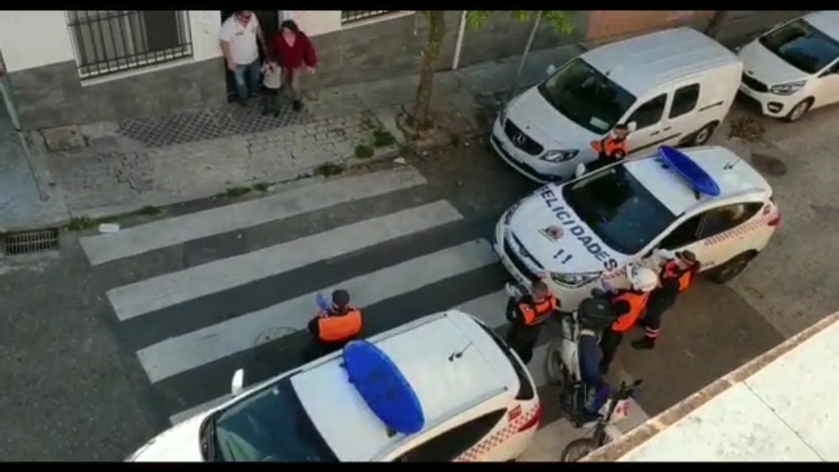 JUADVA's tweet photo. Muchas gracias a protección civil y  @socoservis por haber sacado un ratito de su tiempo para felicitar a mi peque el día de su cumpleaños y en especial a @FcoMDiezCR por  hacerlo realidad. https://t.co/5NHUl1u78Y