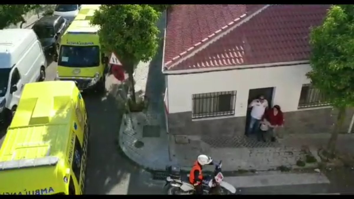 JUADVA's tweet photo. Muchas gracias a protección civil y  @socoservis por haber sacado un ratito de su tiempo para felicitar a mi peque el día de su cumpleaños y en especial a @FcoMDiezCR por  hacerlo realidad. https://t.co/5NHUl1u78Y