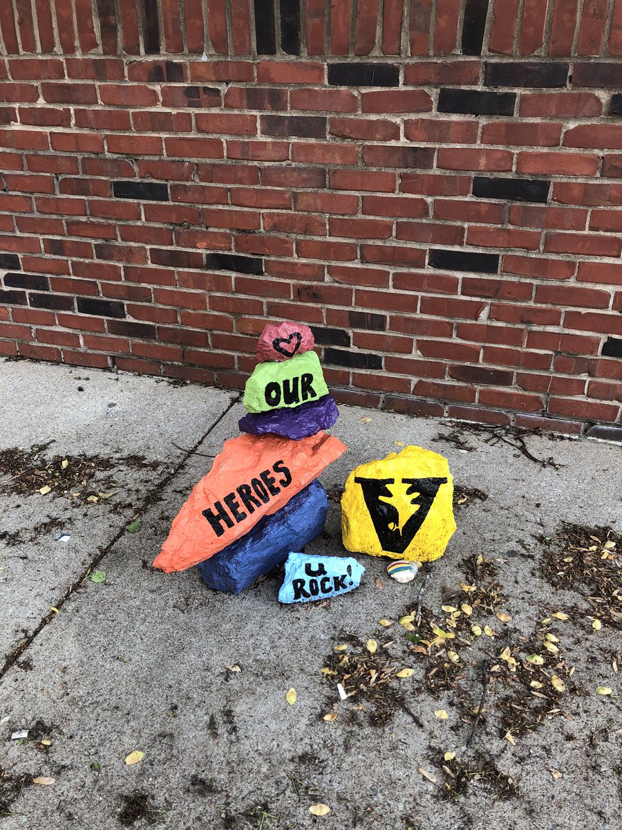 RadNurseLeader's tweet photo. #VUMCRocks #COVID19 #compassionatecare #VUMCHeroes #VUMCRocks @VUMChealth @vumcnursing a little caring cairn places outside VUH main entrance❣️ https://t.co/Demhlno4PU