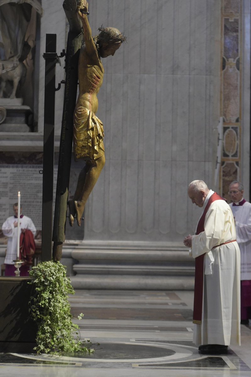 vaticannews_es's tweet photo. Pasión del Señor: en esta pandemia "Dios es aliado nuestro, no del virus" https://t.co/9XwU6jvcSS