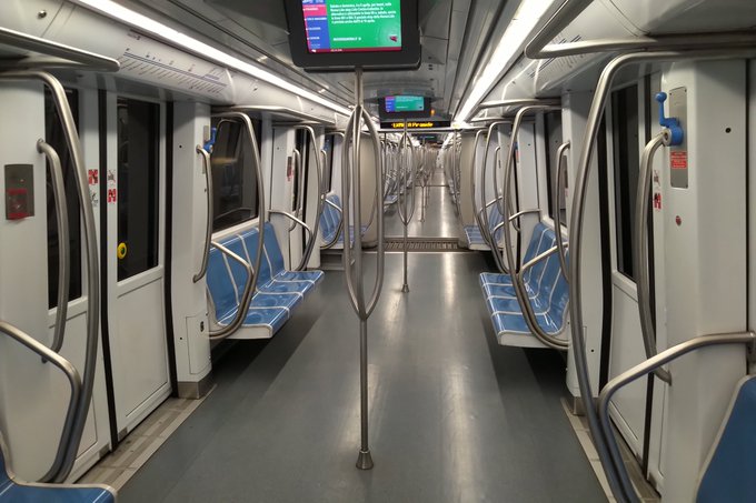 #info #atac - emergenza #Coronavirus #iorestoacasa Ricordiamo che ci si può spostare per comprovati motivi o per garantire le attività essenziali #grazieanomeditutti #Roma