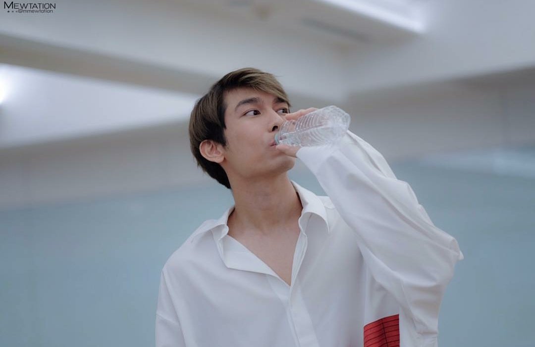You drink drink, I drink drink. Don't forget to drink your water guys   #mewsuppasit  #winmetawin  #mewwin