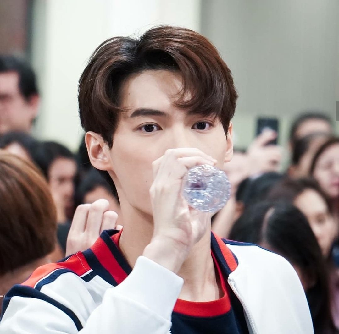 You drink drink, I drink drink. Don't forget to drink your water guys   #mewsuppasit  #winmetawin  #mewwin