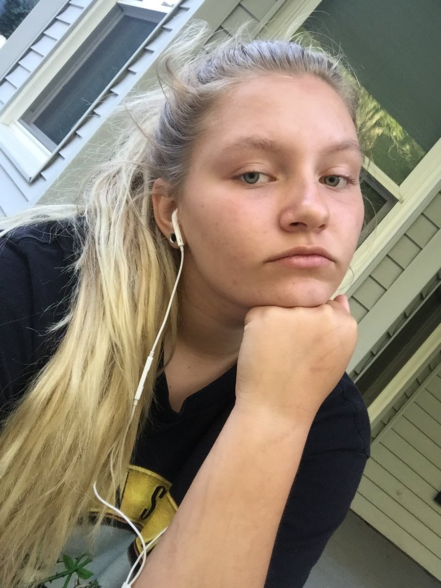 coverclancy's tweet photo. Here’s me thinking about my life choices after saving a gif of josh biting his lip

(this was in my drafts and it’s a mood) https://t.co/xZbAqgejE2