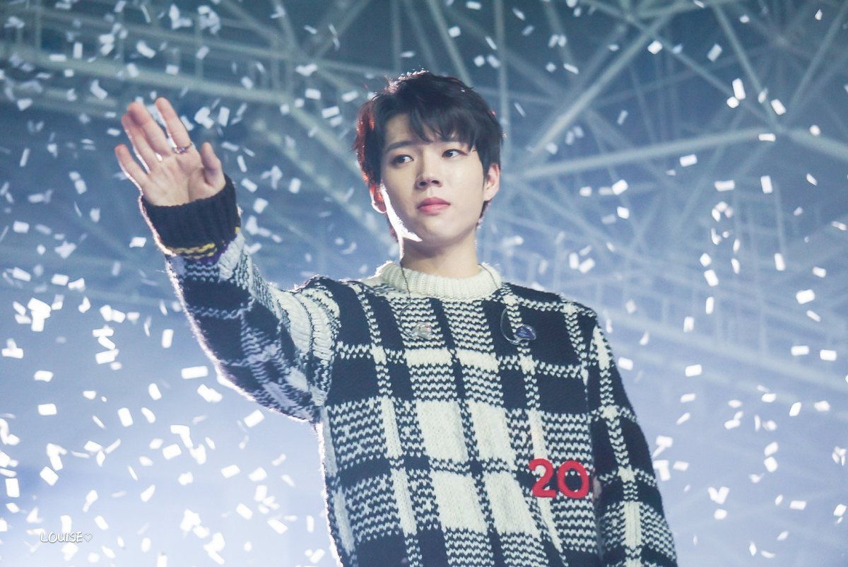 [d-482]i love these pics of woohyun with confetti falling it's so pretty