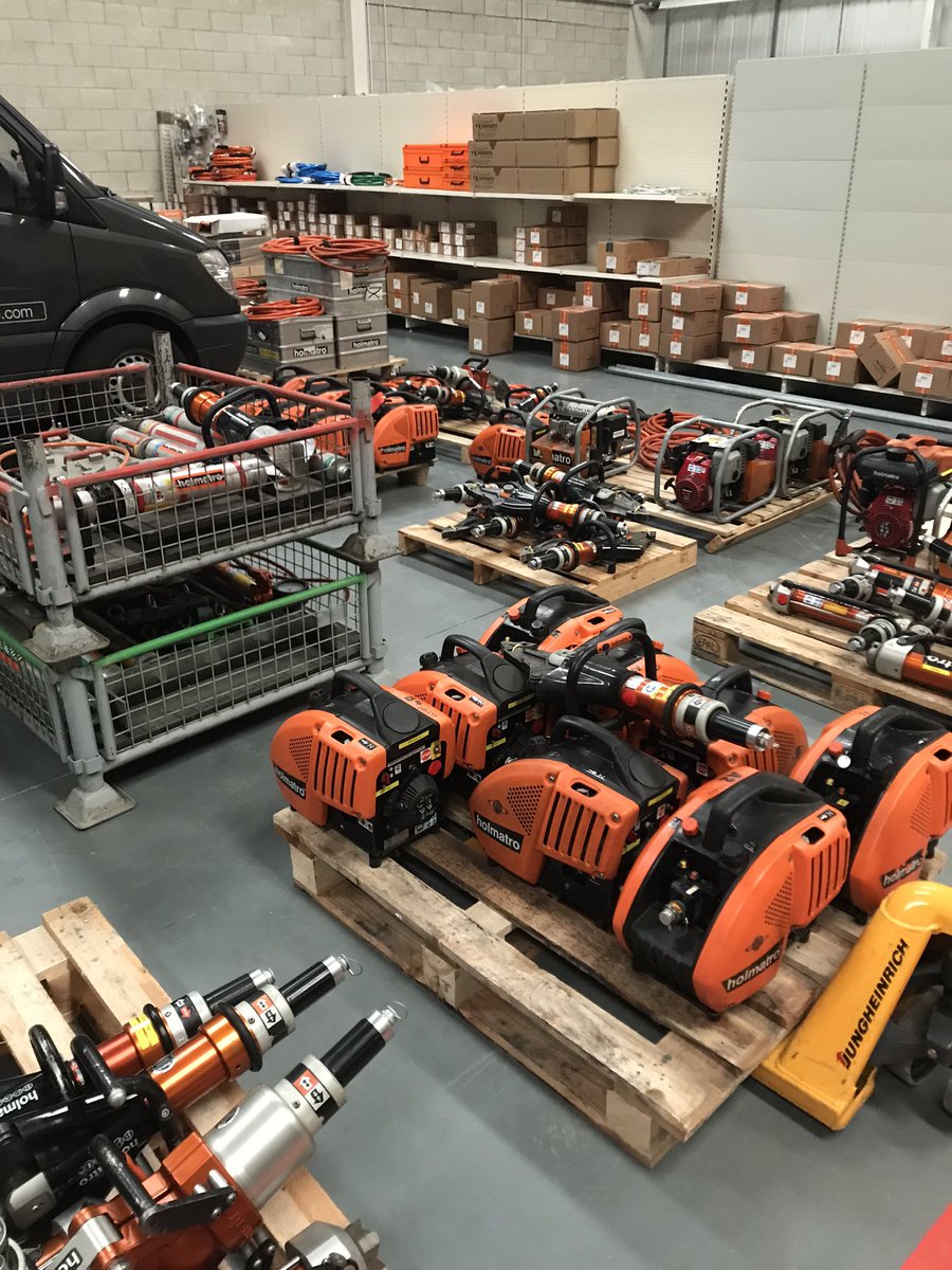 HolmatroUK's tweet photo. I popped into the @HolmatroUK workshops today & saw all the UK FRS equipment that is in for its annual service. A massive thank you to the HUK team in Nottingham for their professionalism & can-do attitude during such a difficult time. #topteam #keepingitworking #findaway π₯°ππ https://t.co/uLhhonkKi0