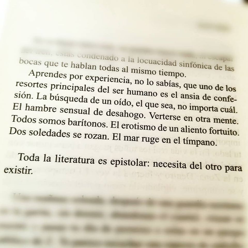 literlandweb1's tweet photo. El desahogo de la confesión compartida, en palabras de Eloy Tizón. Toda literatura necesita del otro para existir. 
"Velocidad de los jardines" https://t.co/R28FkuAd2z