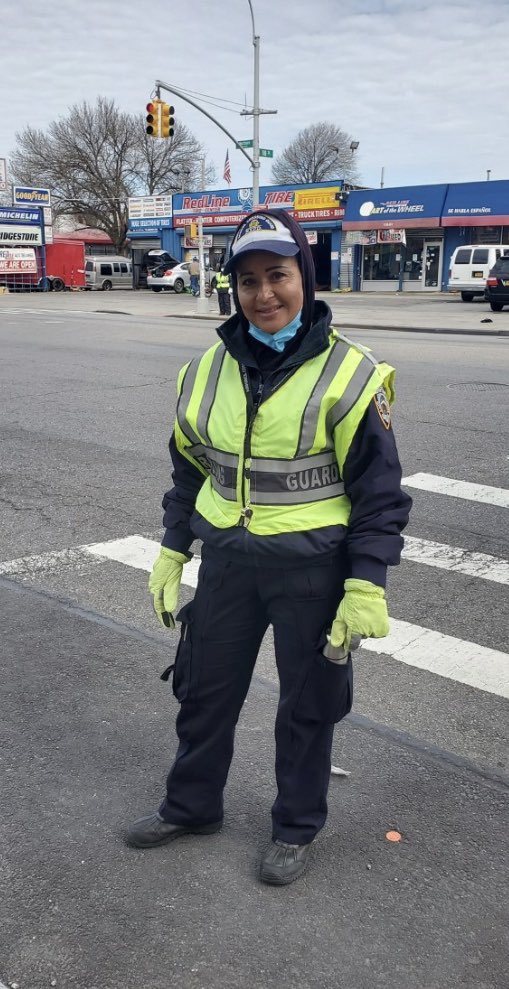 NYPDChiefPatrol's tweet photo. Huge thanks to all of our School Crossing Guards throughout the city, keeping our children and their families safe when traveling to and from local public schools for Grab-and-Go Meals. https://t.co/UQ662W3kIS
