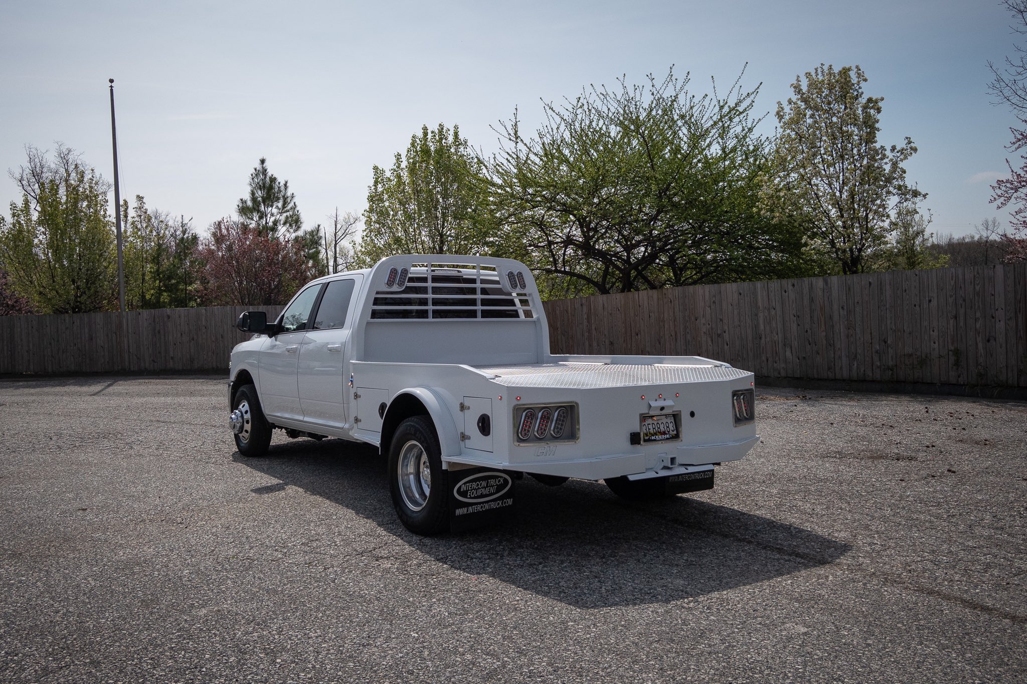 ITEParts-Intercon on Twitter: "8'6" x 97" CM ALER Aluminum Flatbed w/30K  Gooseneck Hitch, 18,500 K B&amp;W Hitch, Painted White, #cmtruckbeds  #ramtrucks #cummins #dieseltrucks @ITE_Parts @CMTruckBeds  #intercontruckofbaltimore ...