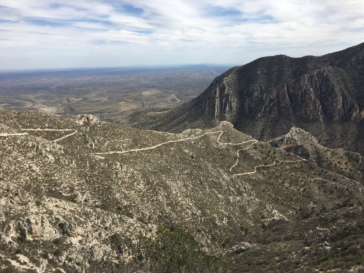 stelJON's tweet photo. Love looking back and seeing all the switchbacks I’ve hiked. ⛰🌲 https://t.co/sIYGHnitjj