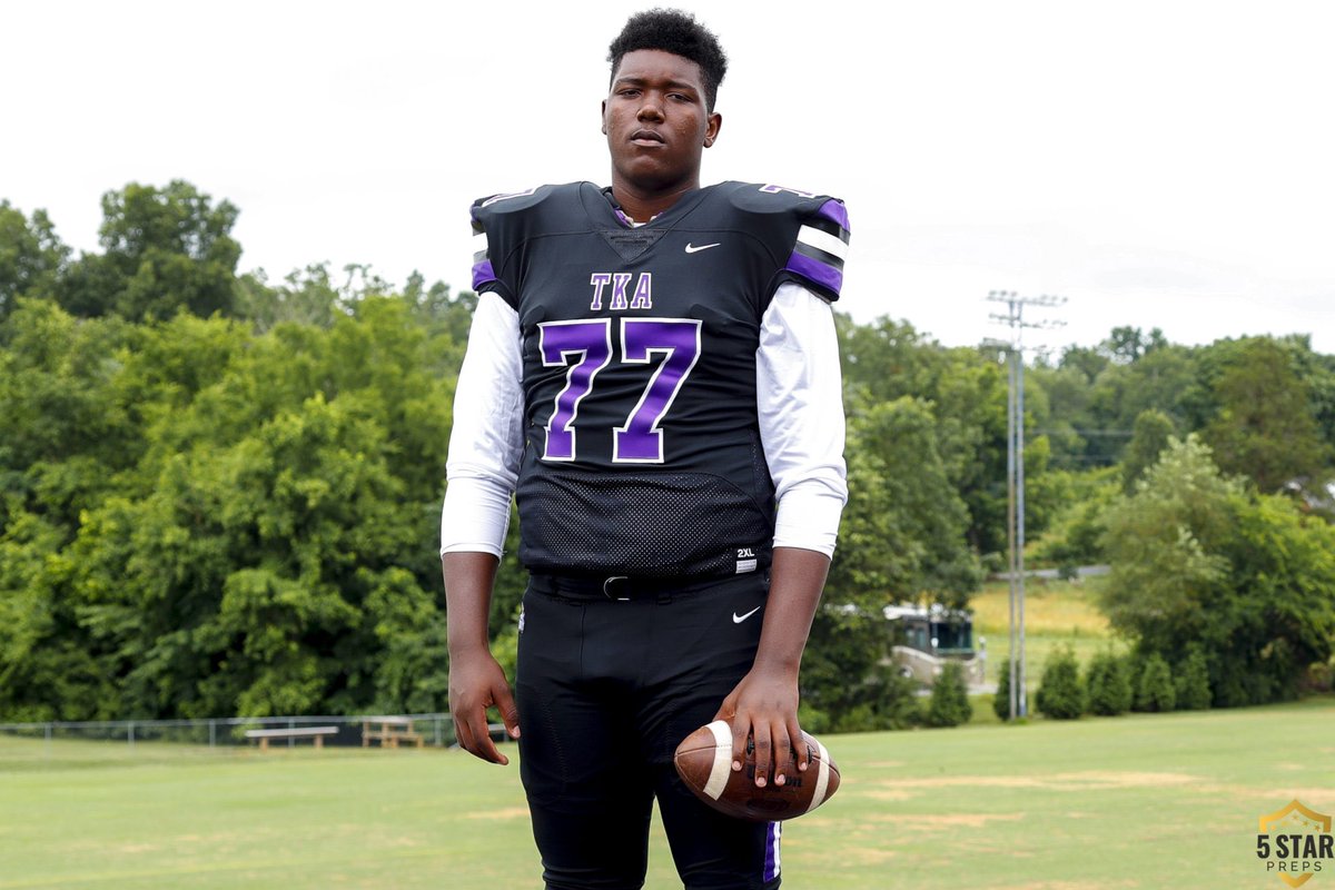 5StarPreps's tweet photo. UPDATE — In June 2019, we brought you the life story of J’Marion Gooch, the newest big time football prospect in East TN.

Today, we look at his growth as a player and update the recruiting status of the Class of 2021 star. 

MORE HERE ➡️ https://t.co/zyUKxat6GR https://t.co/udkCOShXC2
