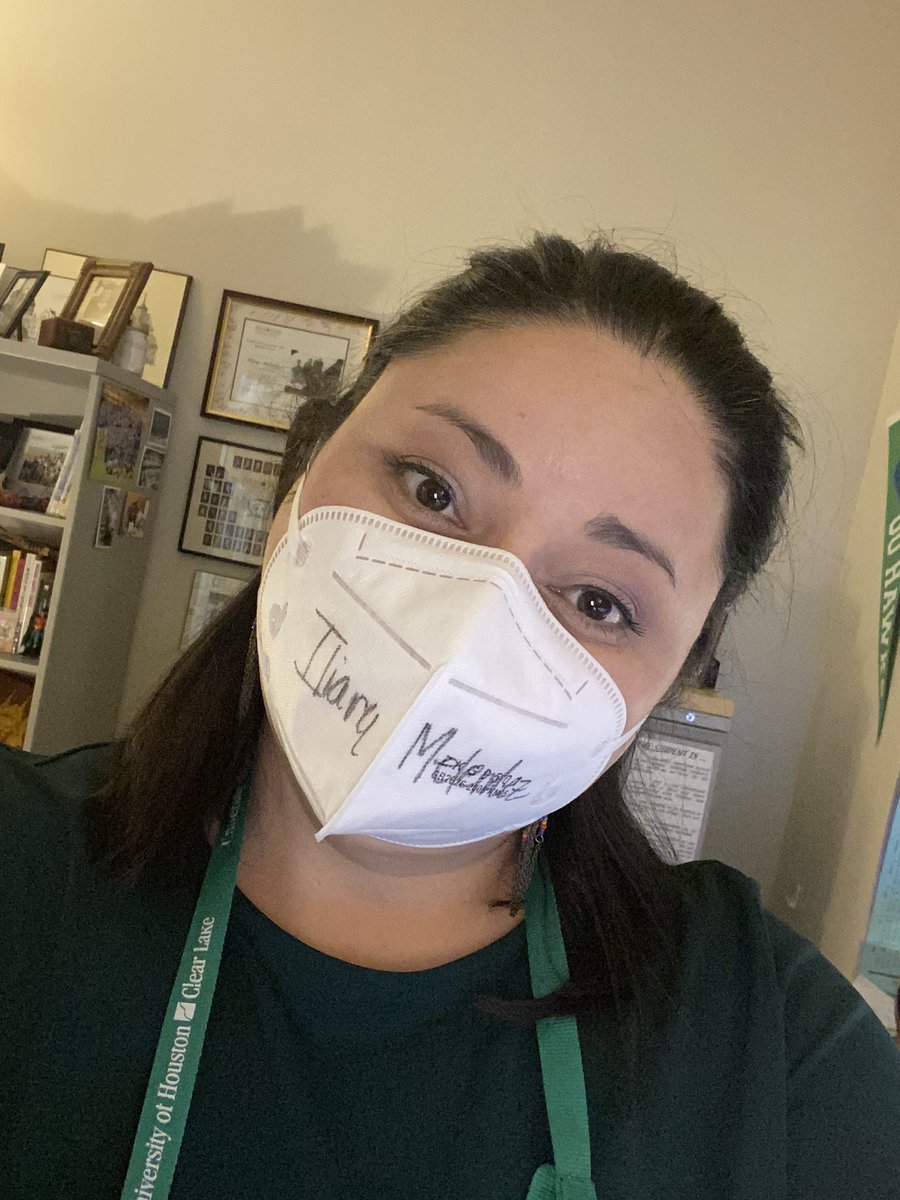 AVPDOSiliana's tweet photo. When you’re essential and preparing items for pick-up from our #HawkPantry you do it safely a with a smile!! #servicewithasmile #HawksHelpingHawks https://t.co/I97GkH8u7j