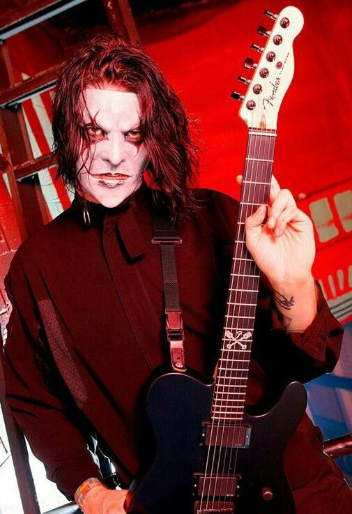 #71 Jim Root (74 votos) #metalboys100