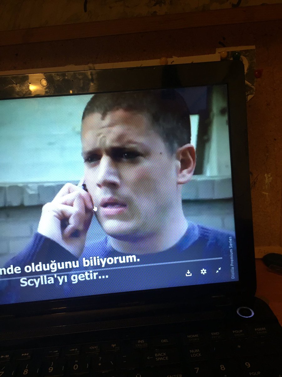 Amk kaç sezon geçti şu adamın tel başında ağlama hali bitmedi ya #PrisonBreak