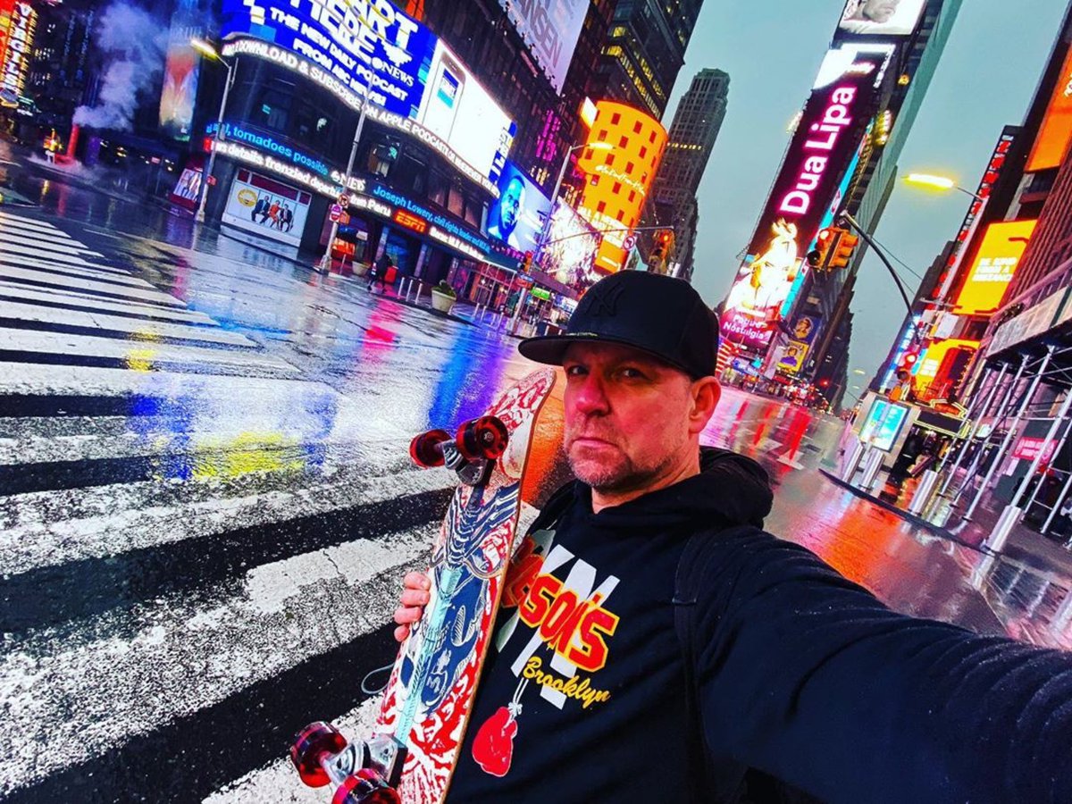 thorstenroth212's tweet photo. #PrettyEpic #PrettyEerie #capturingHistory #videos #sadcircumstances #Skateboarding #TimesSquare 
.   
#urbanlandscape @timessquarenyc #midtown #Manhattan #coronatimes #covid_19
. 
#NYstateofmind @thorstenroth212 @studios594 #NYC https://t.co/k9vjK8MZEp