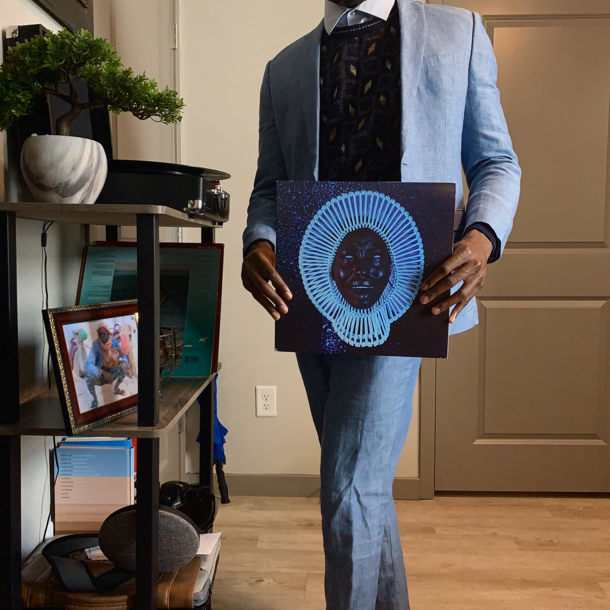 trapamatics's tweet image. Vinyls as outfits 🤍