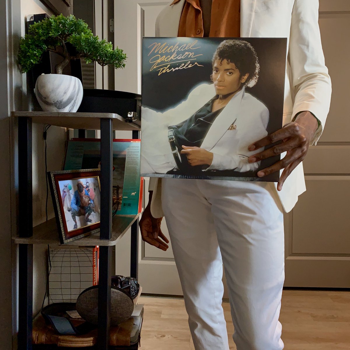 trapamatics's tweet image. Vinyls as outfits 🤍