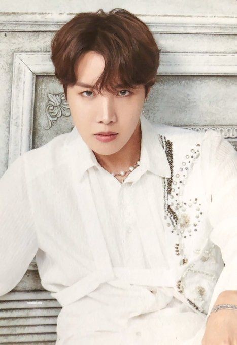 Un Hilo muy necesario: Jhope con la frente descubierta @BTS_twtA very necessary thread: Jhope with his forehead exposed