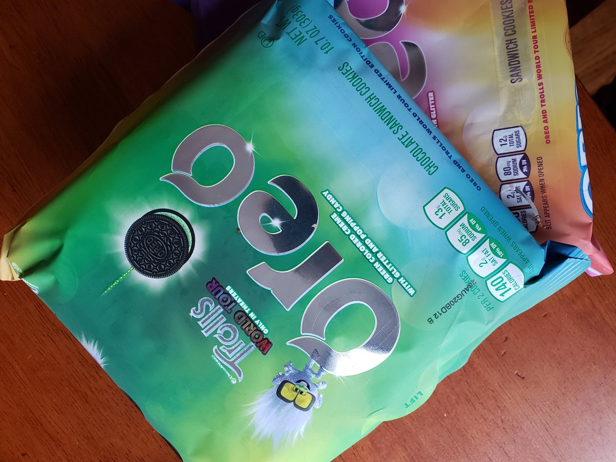 MovieMyla's tweet photo. Since I can't bake, this #TrollsWatchParty will be serving  up Troll Oreos! @EnzasBargains @Trolls https://t.co/2Jsmnrpg4T