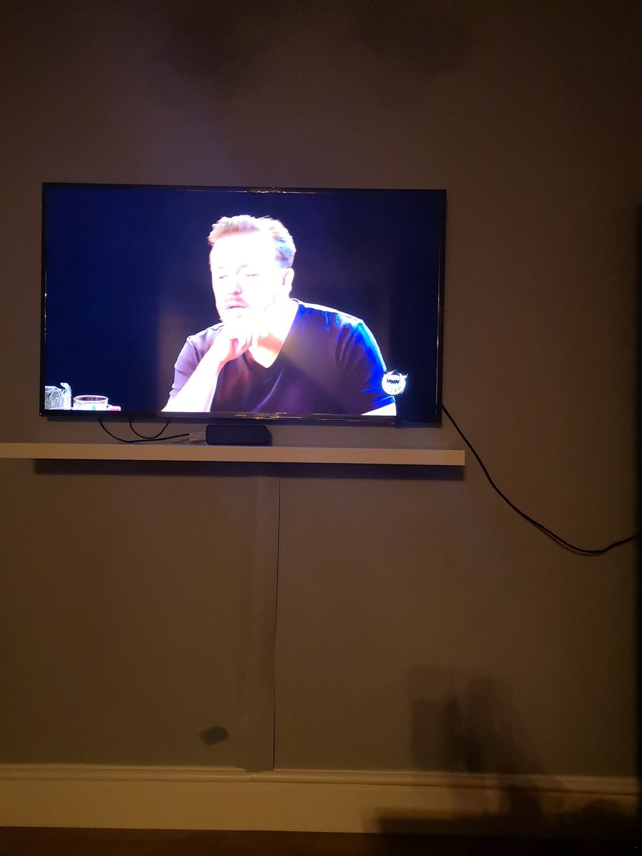 ChristineRas4's tweet photo. @rickygervais love this dickhead https://t.co/ZoPBYvR72N