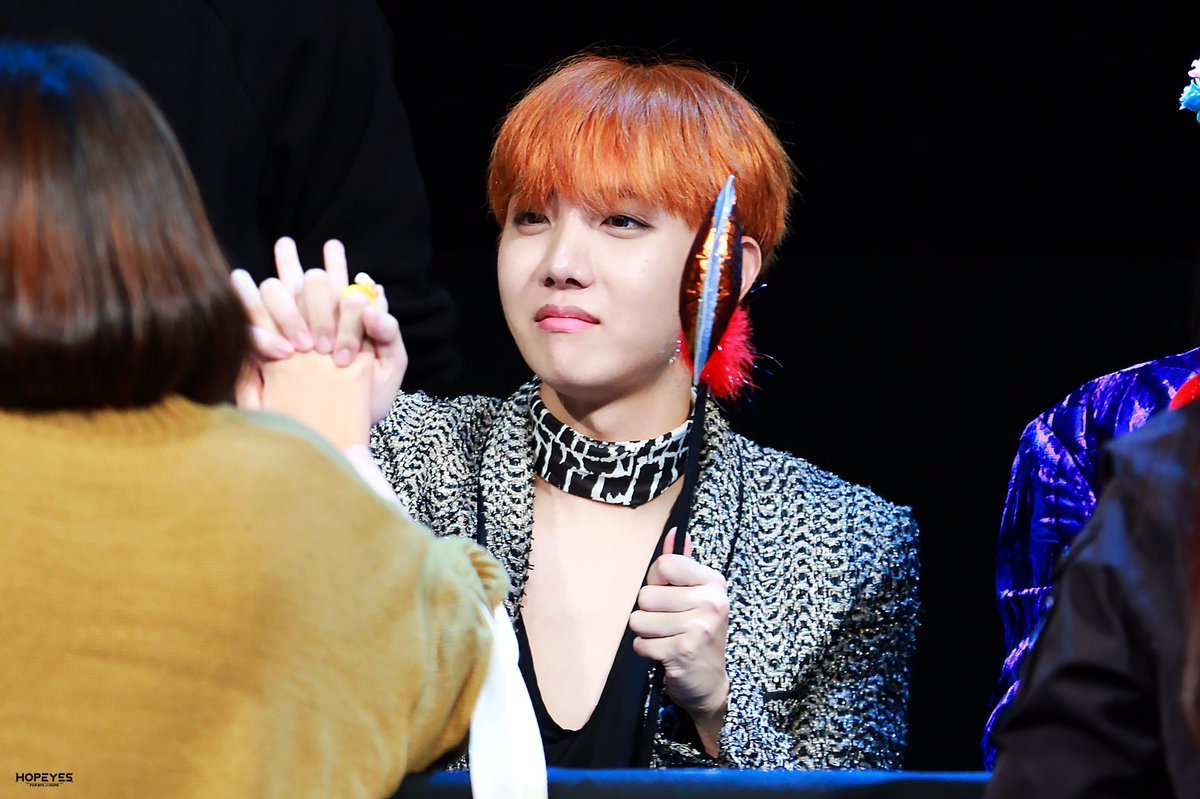 ᵛ 땡 #1 supporter of hoseok's shoes tweet media