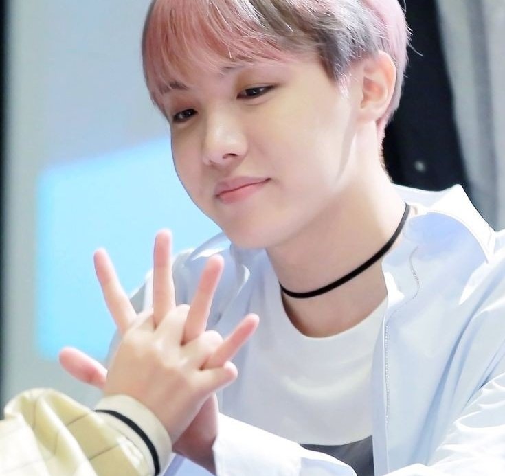 ᵛ 땡 #1 supporter of hoseok's shoes tweet media