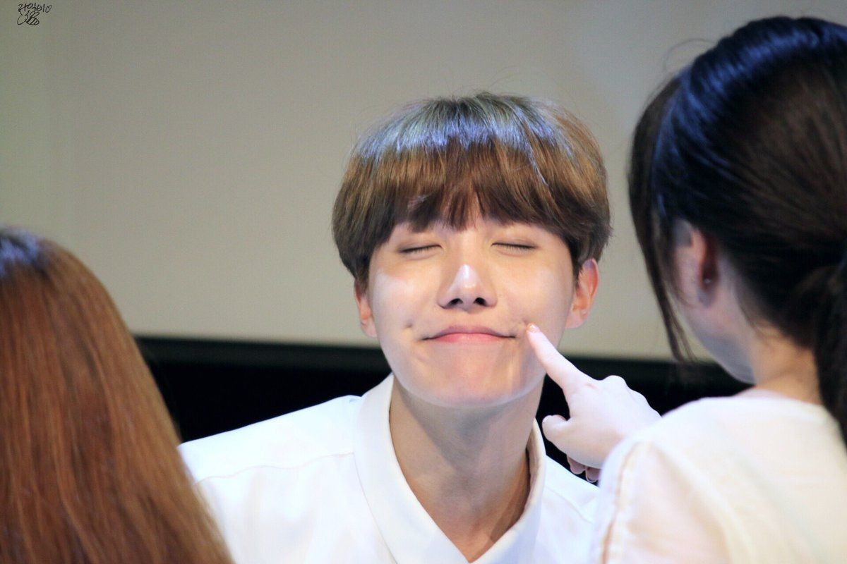 ᵛ 땡 #1 supporter of hoseok's shoes tweet media