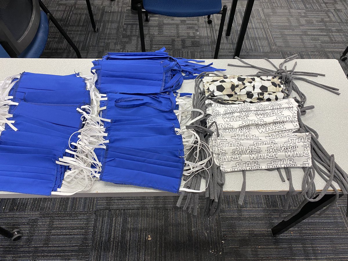 SpringdalePD's tweet photo. This afternoon Margarita Solorzano of Hispanic Women's Organization of Arkansas Official brought by 100 masks handmade by volunteers in their organization for our officers.  Thank you for your support in these unprecedented times. Together we will get through this. https://t.co/oW55frm1Gu