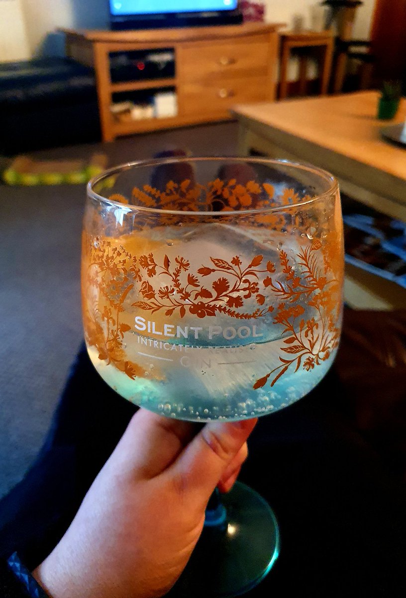 Typical Friday night in lockdown.

➡️ Watching the braw <a href="/PubTheatre/">Village Pub Theatre</a> do their thing on zoom
➡️ While baking lemon drizzle cakes for my gran
➡️ With a large gin in hand
➡️ And then cleaning my bathroom
➡️ All the while drowning out COVID-19 anixety peaks/feelings of doom

I'm fine.