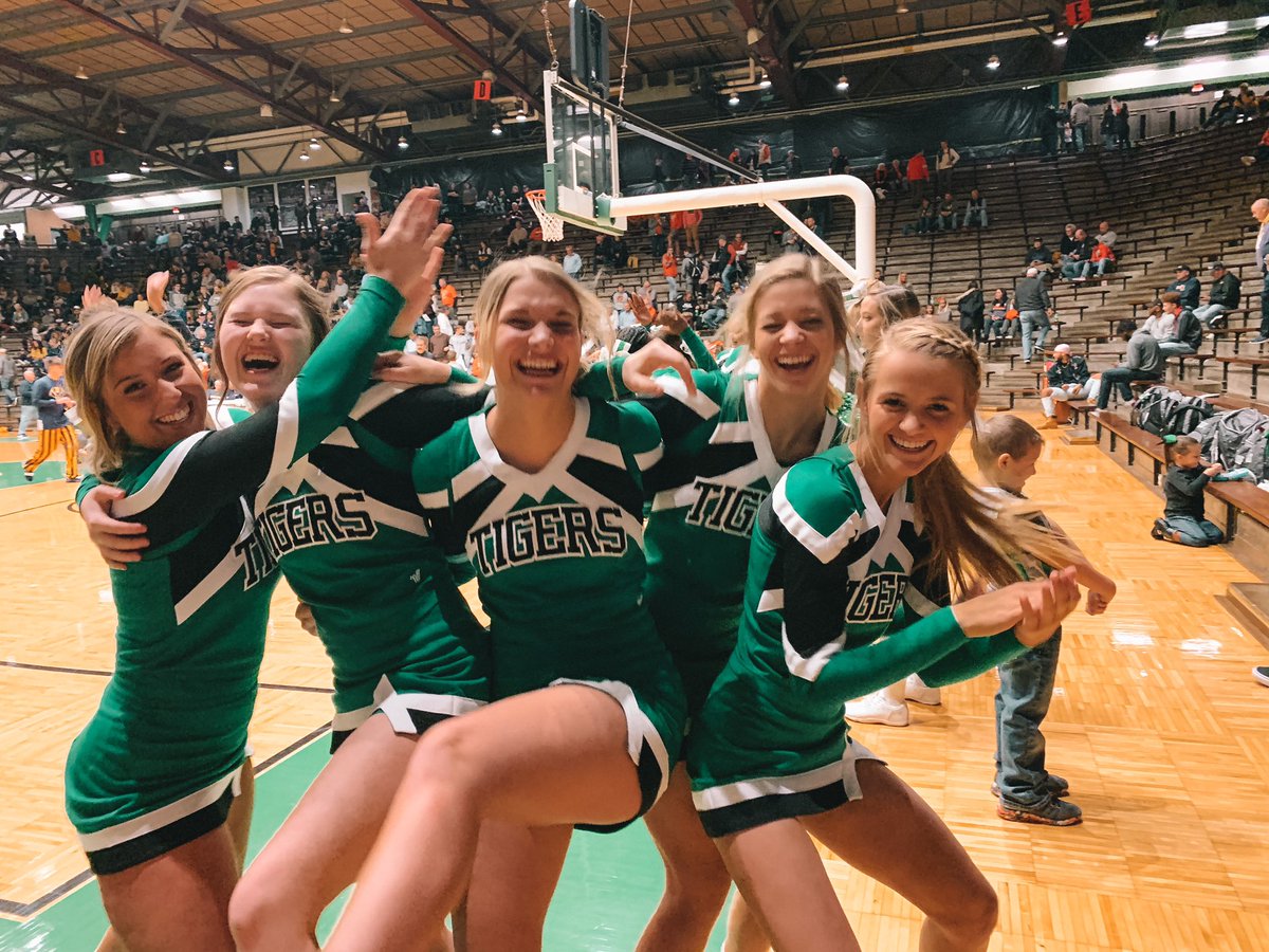 maddiectyler's tweet photo. @susannah_reyman @NankoLexy @JaylaJournay @sarah_greenn @DCantanzarite @sebpsu4 @AlaraMiller @lghawk59 @granttweedy @YorktownHighSch @SalleeAvery @chloe_rogers7 @lexie_robertson @Reagan_cox_ @maddy_stagge @GSmalstig @han_avila1 @maddie_lawson25 #MemoryChallengeYHS 
miss it more everyday 💔
 i nominate:
@emmablong31 
@kaybre03 
@erikaworkman03 
@sophieboyer0 https://t.co/IgSmXWpGdT