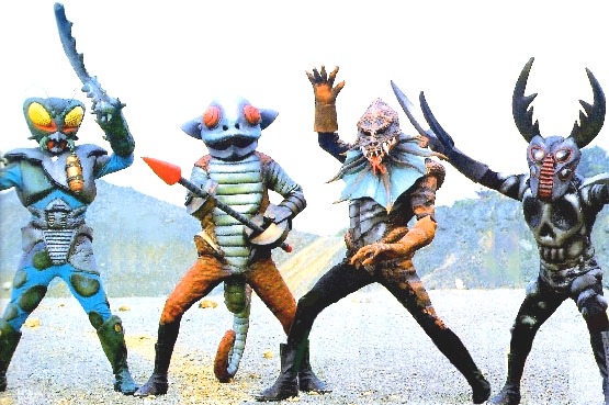 ウルトラ兄弟と優作に憧れる道産子 仮面ライダー怪人概説４２８ トカゲロイド ゼクロス バダン親衛隊の大幹部怪人 全身に生えた刃物の様な鱗で 敵の体を切り裂く事が出来る 首が伸び 衿巻が反射板の様に 開き 口から数千度の火炎を吐く 水中で