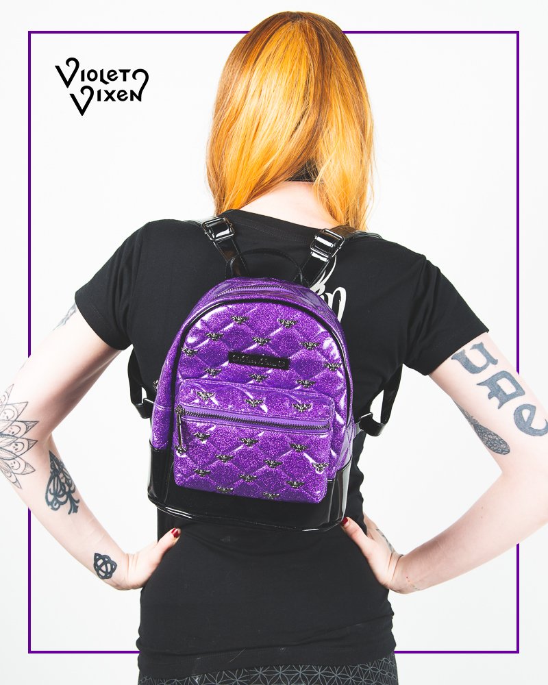 TheOfficialVV's tweet image. Brand NEW bag! You can't go wrong with purple glitter and tiny bats. 🦇
Find it here &amp;gt; bit.ly/batstuddedpurse
#backpackpurse #batobsession #altfashion #violetvixen