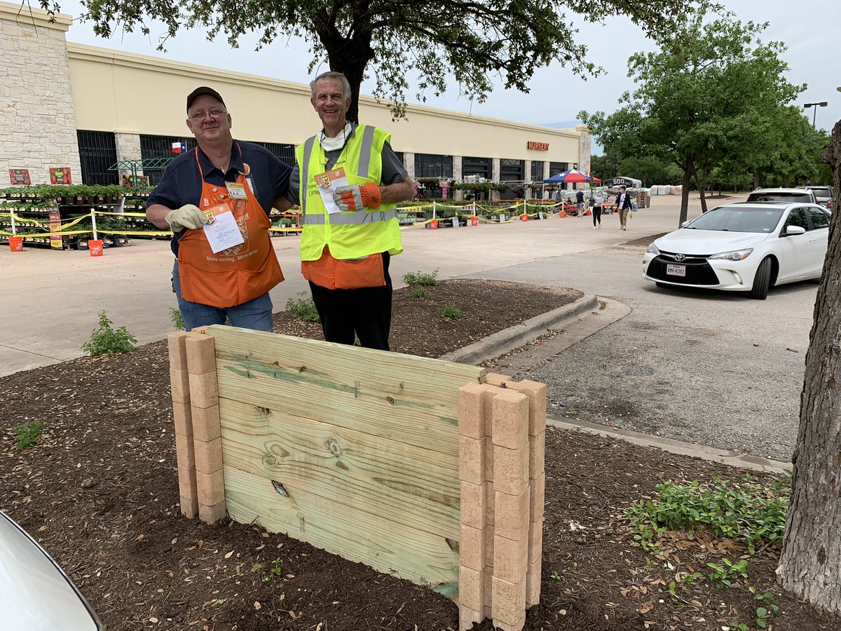 HDLance's tweet photo. 8418 Four Points shouts out 2 awesome department supervisors for building our new Curbside Pickup signs! Thanks to David and Bruce and some Homer Badges to show our appreciation! @josh_mayou @ericbernal01 @4Points_HD https://t.co/YY9KPm3Cur