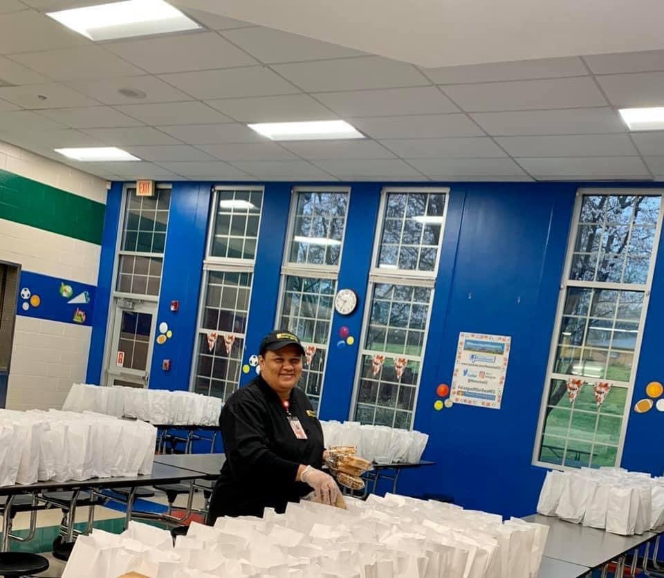 SchoolFoodRocks's tweet photo. 4 weeks later and over 300 foodservice and transportation staff have redefined what making a difference looks like by serving over 25,000 meals each day to children in our communities during this school closure event.... https://t.co/ZxSKmUR7Wb