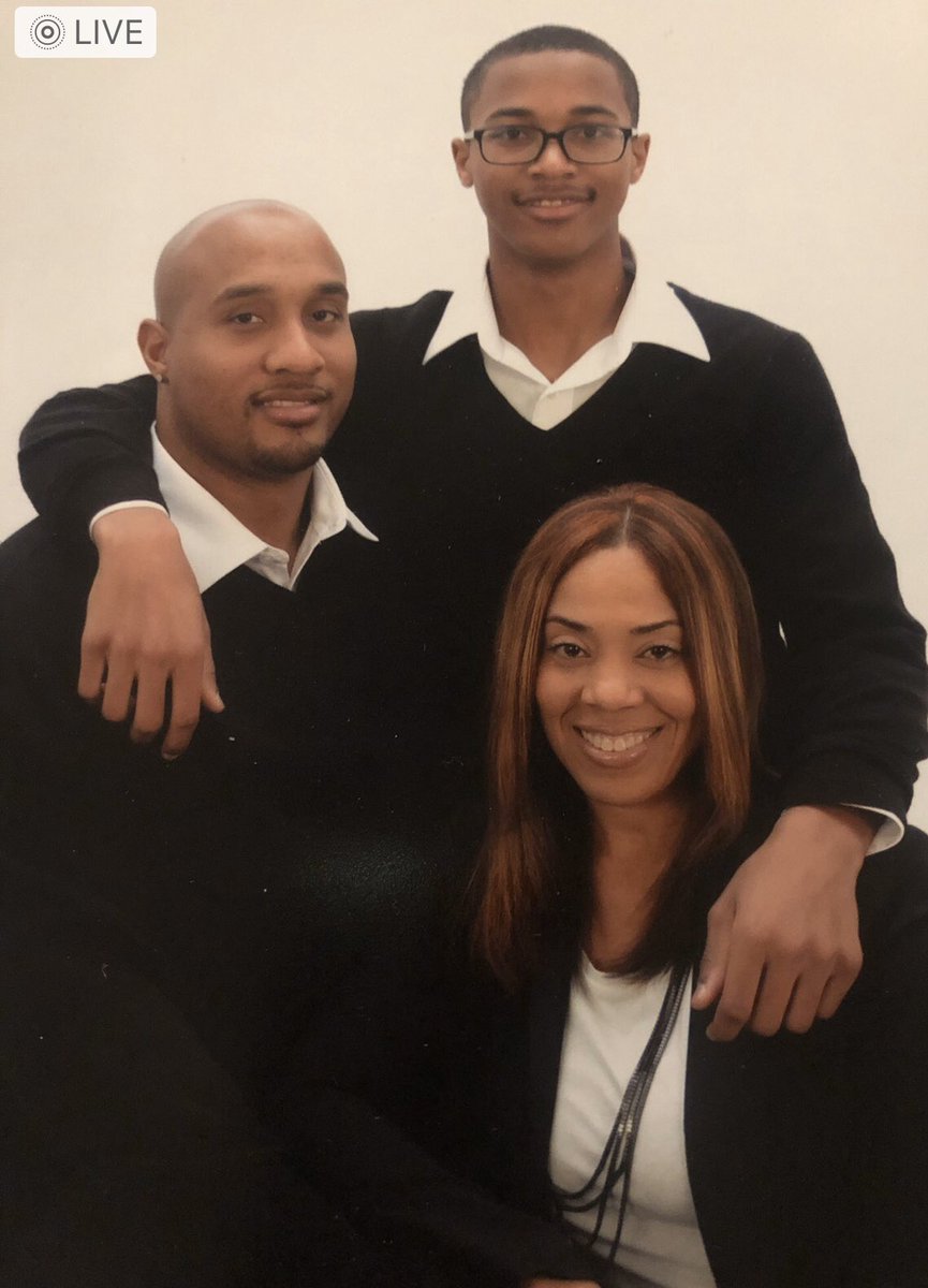 MrsLMarshall's tweet photo. Today is Family Friday at MHS! From my family to yours. Have a great weekend! #MHSVirtualSpiritWeek @PantherNation_1 ❤️ https://t.co/PJH2JFLH3s