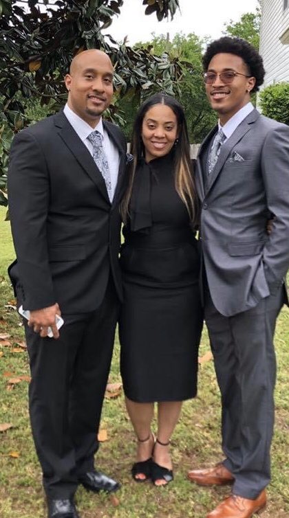 MrsLMarshall's tweet photo. Today is Family Friday at MHS! From my family to yours. Have a great weekend! #MHSVirtualSpiritWeek @PantherNation_1 ❤️ https://t.co/PJH2JFLH3s