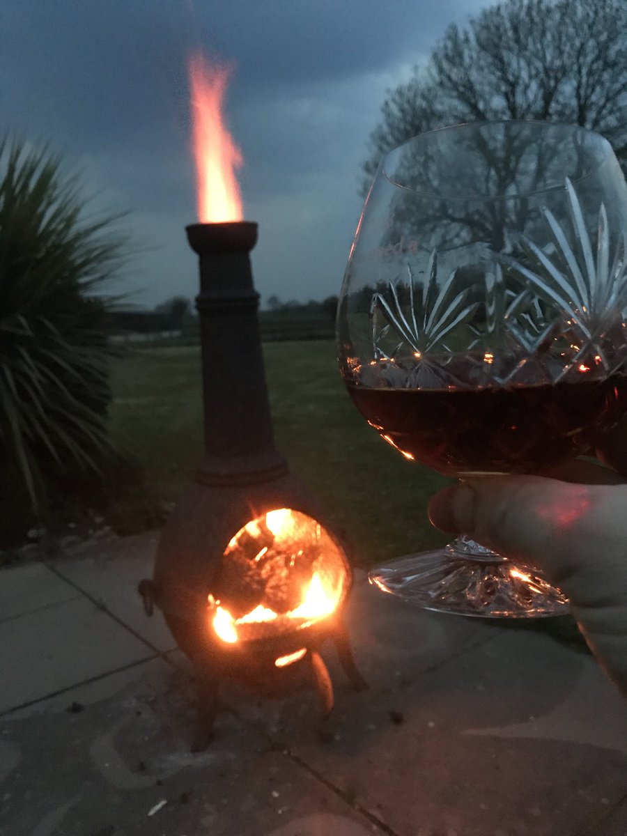 UsecdPcidUpdtes's tweet photo. Just warming my brandy ๐
#Corvid19uk #killthegerms https://t.co/qxKnFdJkGS
