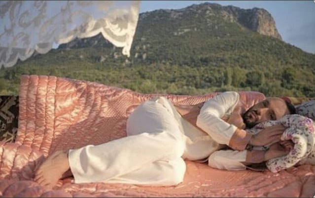 Okula gittiğim güzel günlerin gelmesini bekliyorum