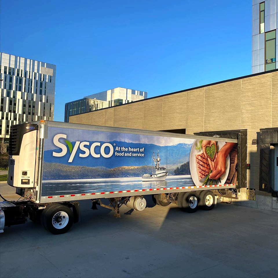 OracleHealth's tweet photo. For the past several weeks, we've worked closely with @CompanyKitchen, @SyscoKansasCity and other leaders to provide thousands of meals for @VCP_HQ, @reStartKCMO, @hopefaithkc and the @kcpolice Social Work Dept.

Thanks to our partner agencies for helping us help those in need! https://t.co/eQbHXU1pxS
