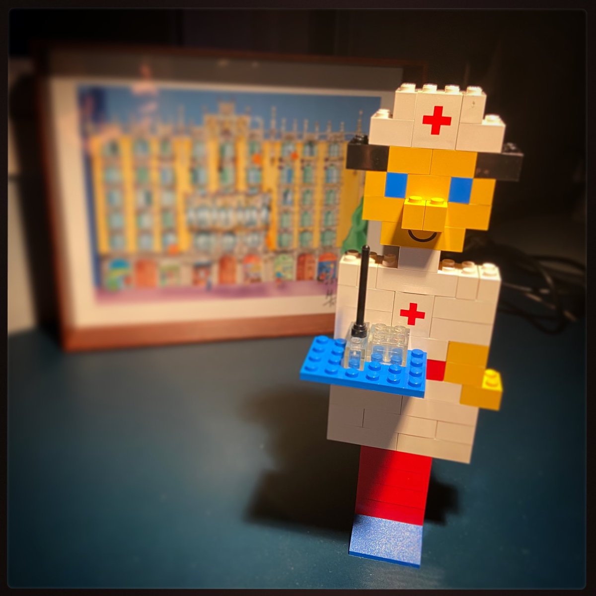 El meu petit homenatge en agraiïment a totes les persones que estan a primera línea aquests dies i en especial a les valentes i valents, infermeres, infermers, metgesses i metges. #totaniràbé🌈 #JoEmQuedoACasa #legobasic