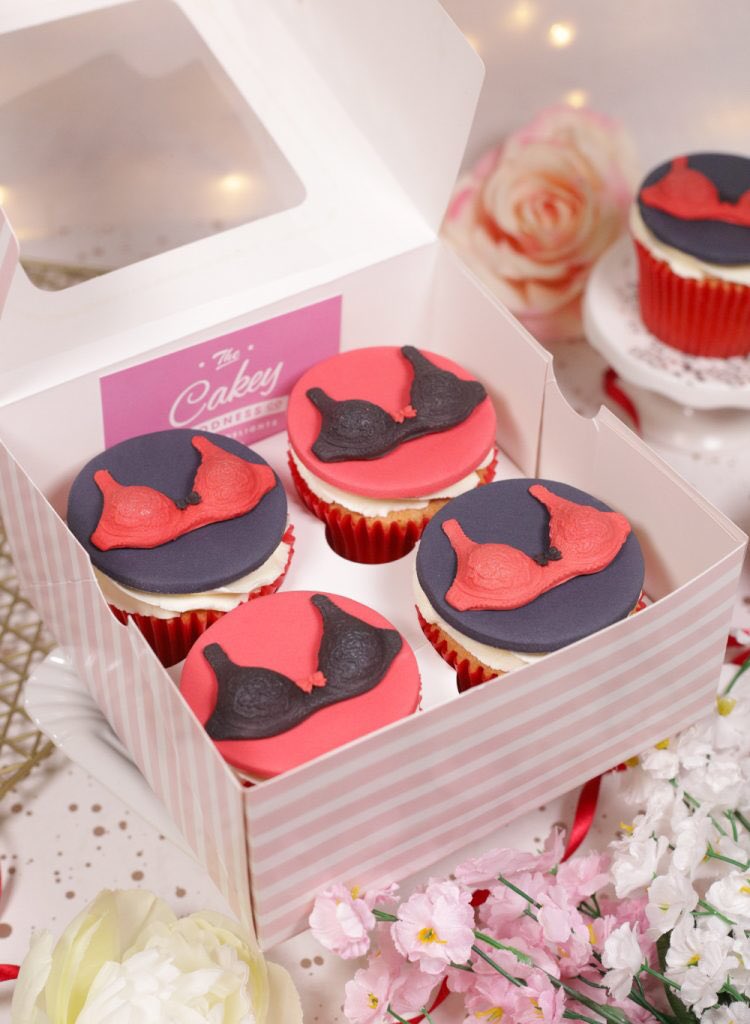 ThirzahSlater's tweet photo. Here are my latest cupcake creations - vanilla cakes topped with swirls of vanilla buttercream and decorated with handmade sugar bra cupcake toppers! 👙#bracupcakes #cupcakecreations #basildonbaker #basildoncakedecorator #essexbaker #essexcake https://t.co/kdbQHTcHpF