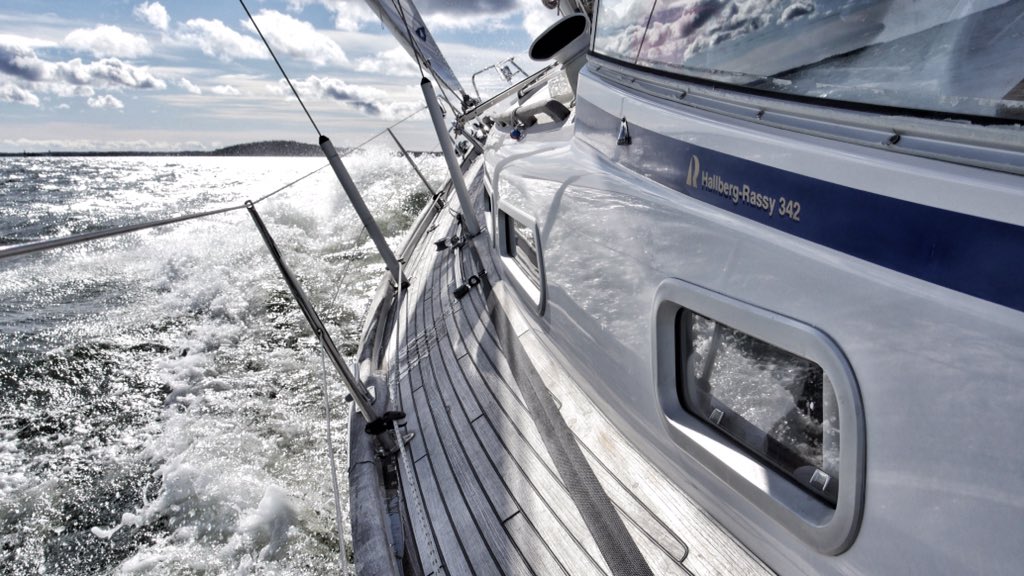 Sunny, windy and cold... #sailing season start at 10/4/2020 â”ïž #purjehdus #thisisfinland https://t.co/1ju5paSwEk