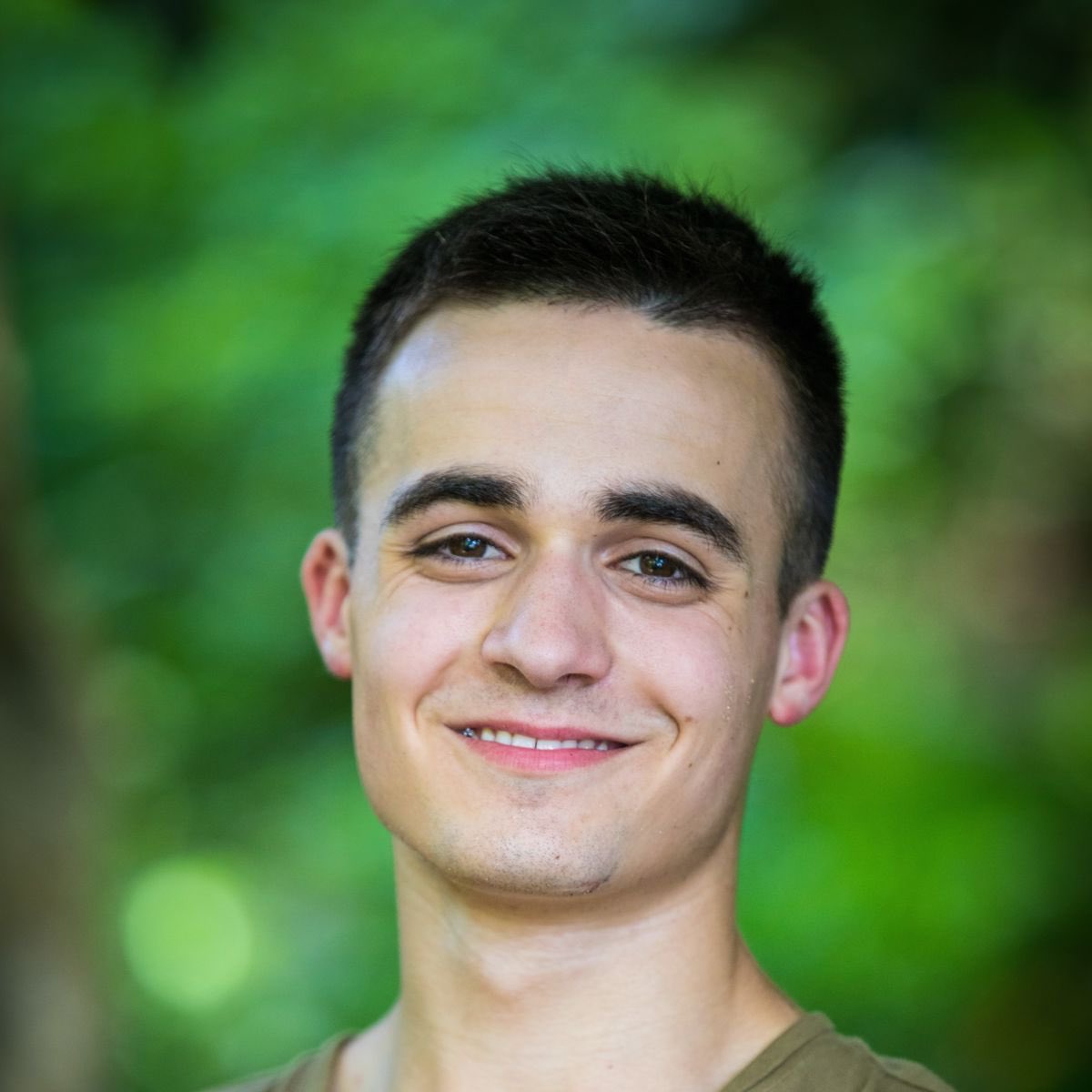 Alexbistouflexx's tweet photo. Vous voyez une différence entre ces 2 individus ? Moi pas #KohLanta https://t.co/IcYAEjMfhX