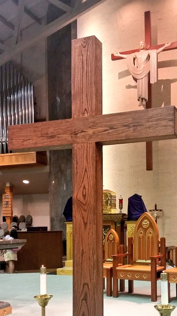 EYMkaty's tweet photo. Behold the wood of the cross
On which is hung our salvation.
Come, let us adore. Veneration Service at 3:00 p.m. today streaming live on YouTube and Facebook https://t.co/obkVyz4wLM