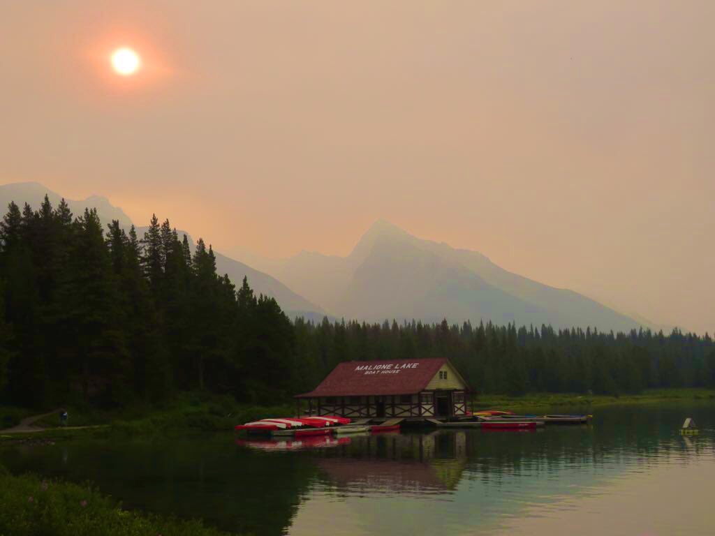 onetripbeyond's tweet photo. The impressive Maligne Lake and Spirit Island in Jasper National Park, Alberta, Canada

Catch the boat cruise across the lake to visit this iconic island 🌲 🚤 🌅 

#spiritisland #JasperNP #Maligne https://t.co/yxNUOt6ucm