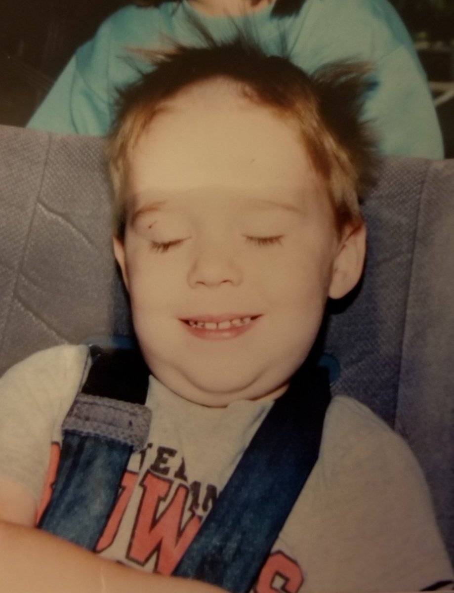 mrbeardedragon's tweet photo. Cutting my hair today.  Here's a picture of the last time I cut my own hair.  Wish me luck https://t.co/7dSXLL31Nh
