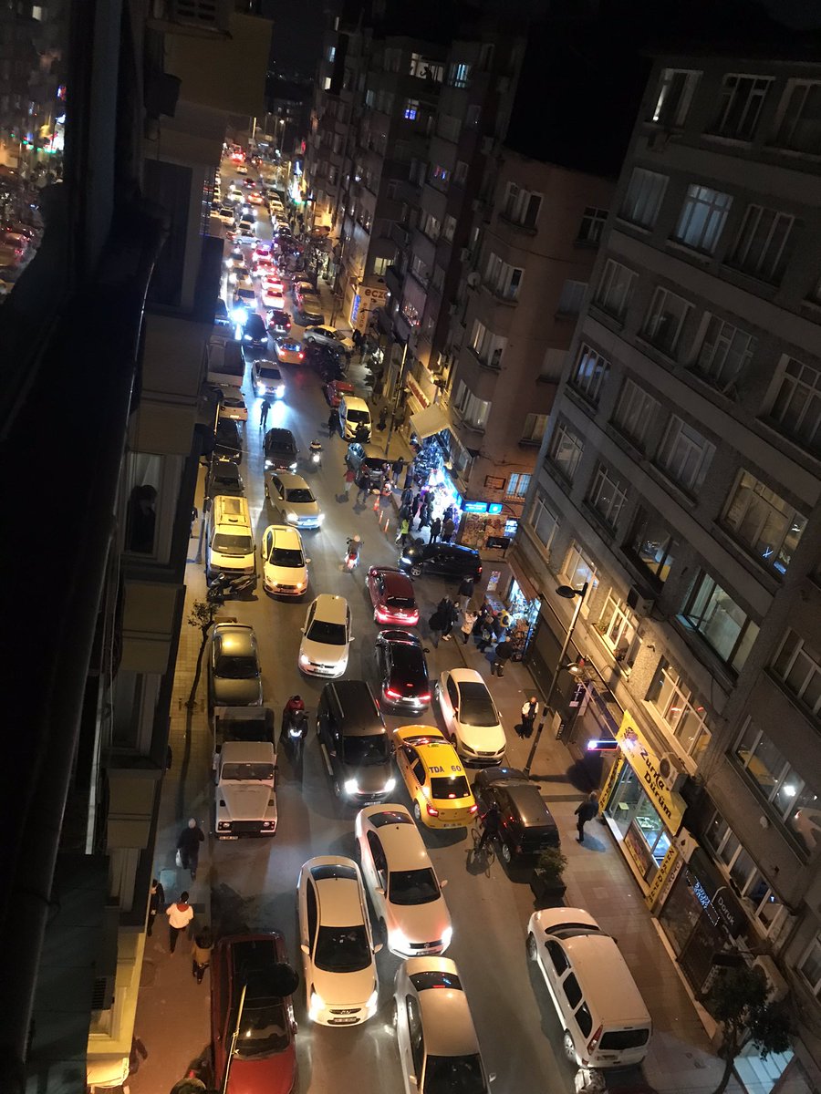 Şu hale bakın ! Panik kadar tehlikeli bir duygu var mı? Korona pik yapacak bu gece sayenizde 🤬 #SOKAĞACIKMAYASAĞI